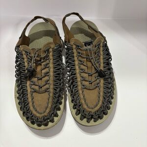 Men's Tan and Gray Sandals